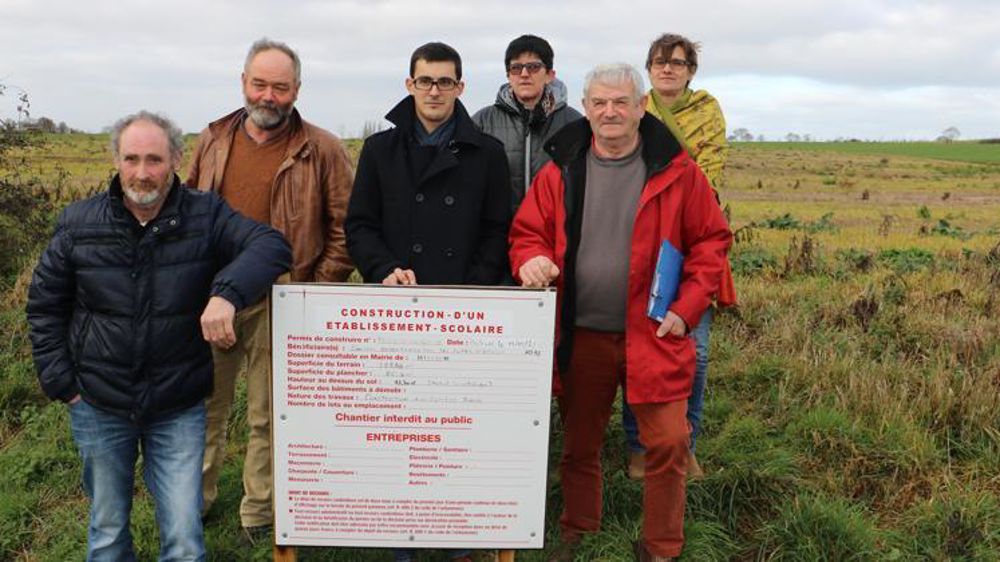 Les agriculteurs voisins ne comprennent pas pourquoi le premier projet prévu à Yffiniac dans une zone destinée à l’urbanisation, à proximité des voies de circulation et non contesté par les agriculteurs, a été retiré. © I. Lejas
